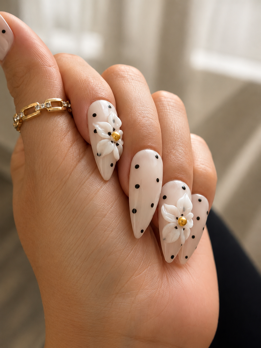  Daisy Noir reusable luxury press-on nails by Bae Press On Nails.
