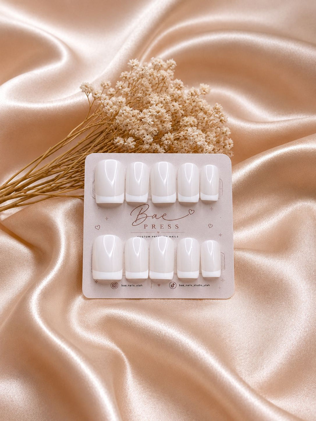 Classic Blanc French manicure press-on nails with nude base and white tips